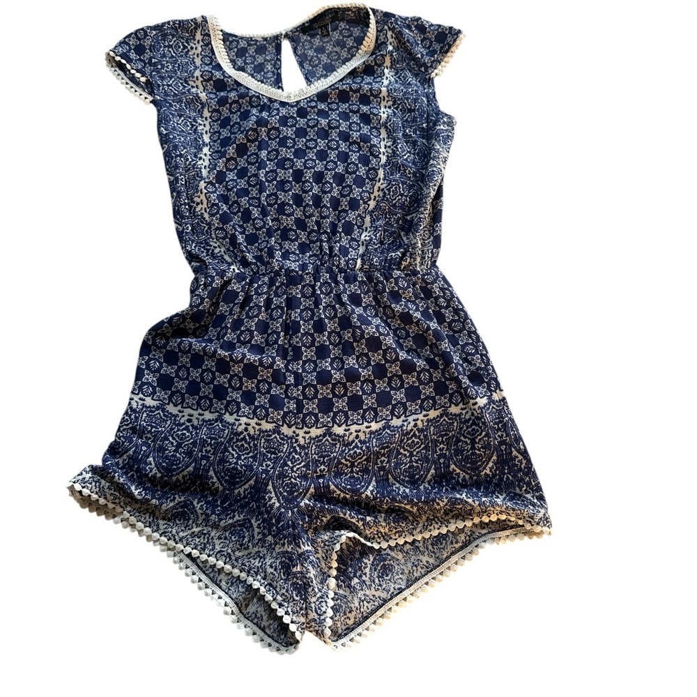 19 Cooper Blue and White Patterned beach style. - Picture 4 of 8